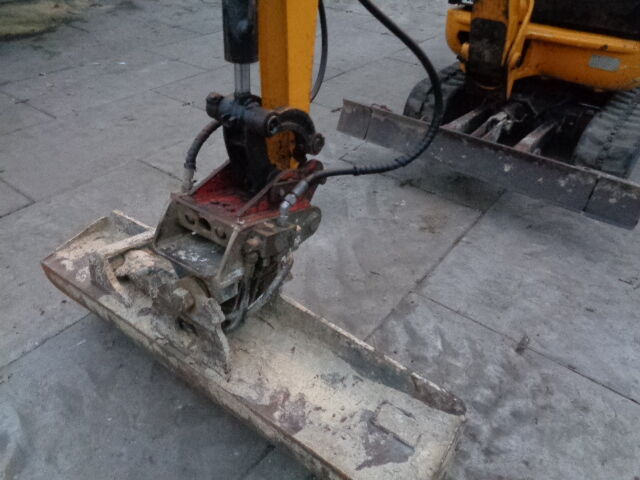 Minikotró JCB 8018: 7 kép.