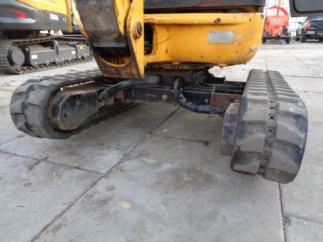 Minikotró JCB 8018: 16 kép.