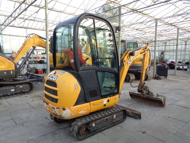 Minikotró JCB 8018: 12 kép.