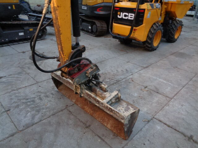 Minikotró JCB 8018: 6 kép.