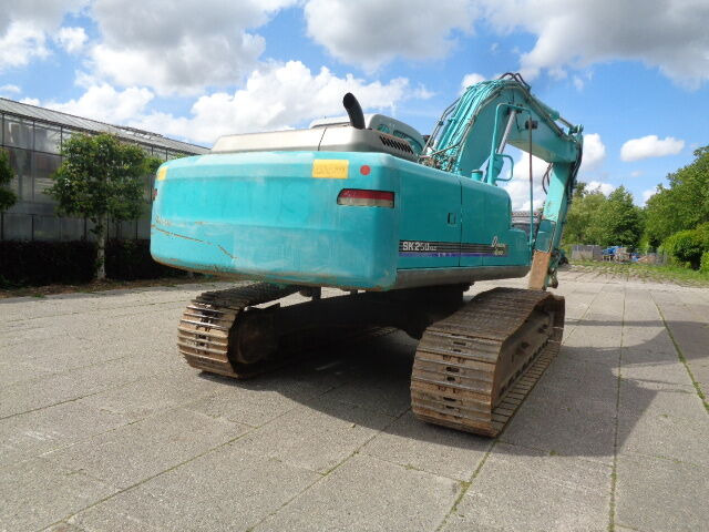 Kobelco SK250NLC - Lánctalpas kotró: 2 kép. Kobelco SK250NLC - Lánctalpas kotró: 2 kép.