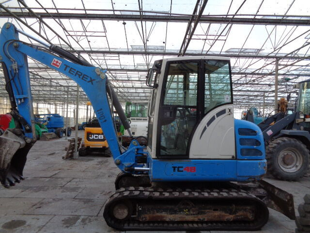 Terex TC48 - Lánctalpas kotró: 5 kép. Terex TC48 - Lánctalpas kotró: 5 kép.