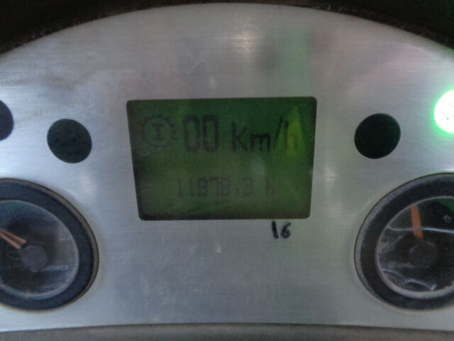 Terex TL160 - Gumikerekes homlokrakodó: 2 kép. Terex TL160 - Gumikerekes homlokrakodó: 2 kép.