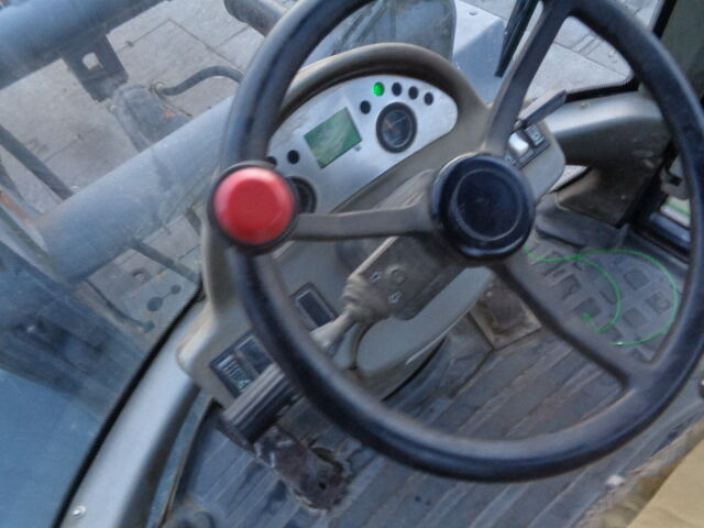 Terex TL160 - Gumikerekes homlokrakodó: 3 kép. Terex TL160 - Gumikerekes homlokrakodó: 3 kép.