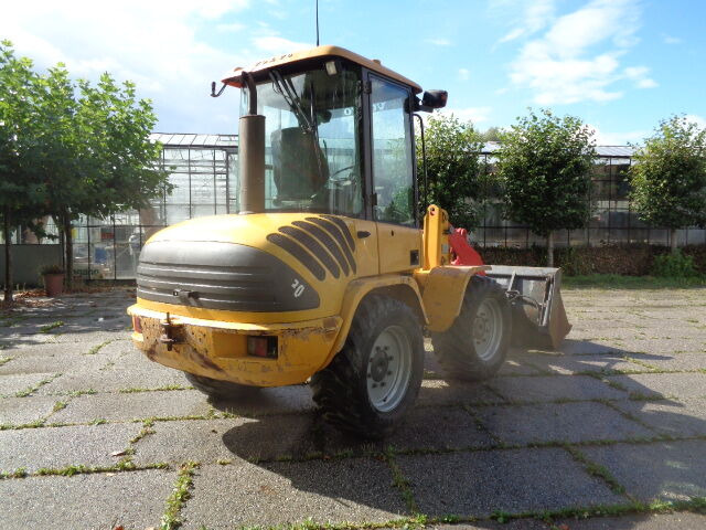 Volvo L30 - Gumikerekes homlokrakodó: 2 kép. Volvo L30 - Gumikerekes homlokrakodó: 2 kép.