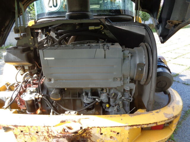 Volvo L30 - Gumikerekes homlokrakodó: 5 kép. Volvo L30 - Gumikerekes homlokrakodó: 5 kép.