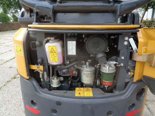 XCMG XE18 - Minikotró: 5 kép. XCMG XE18 - Minikotró: 5 kép.