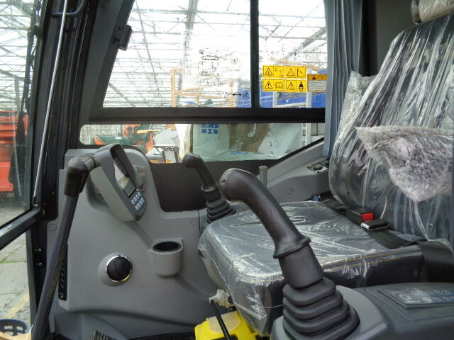 XCMG XE60DA - Lánctalpas kotró: 3 kép. XCMG XE60DA - Lánctalpas kotró: 3 kép.