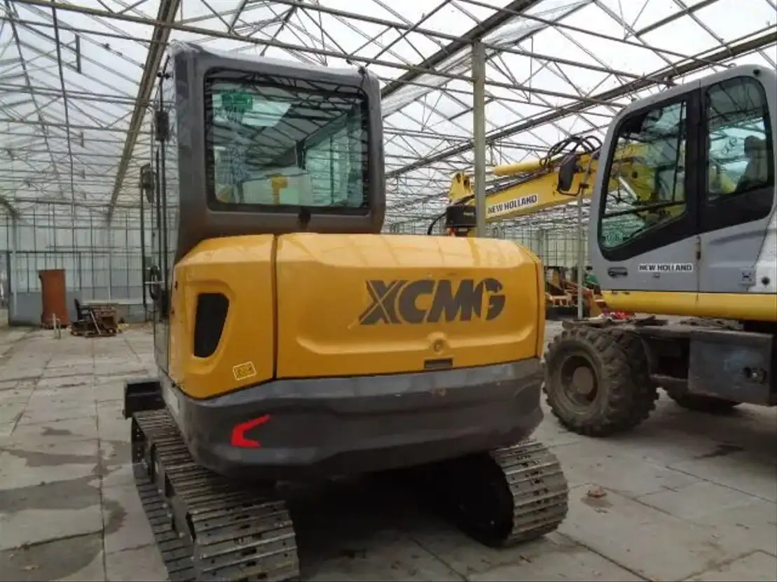 XCMG XE60GA - Lánctalpas kotró: 3 kép. XCMG XE60GA - Lánctalpas kotró: 3 kép.