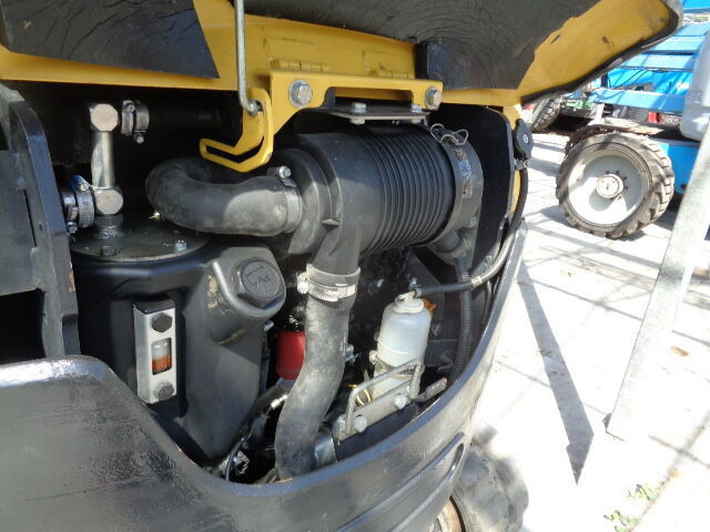 Yanmar SV22 - Minikotró: 3 kép. Yanmar SV22 - Minikotró: 3 kép.