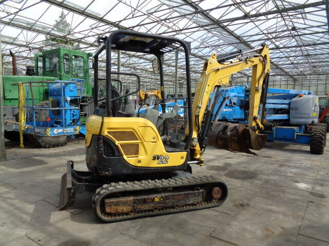 Yanmar SV22 - Minikotró: 2 kép. Yanmar SV22 - Minikotró: 2 kép.