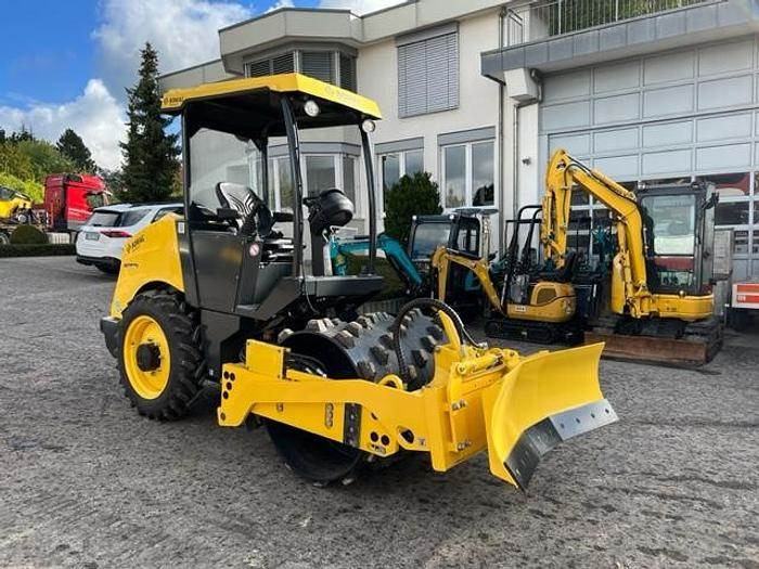 Bomag BW 124 PDH-5 - Talajművelő gep: 2 kép. Bomag BW 124 PDH-5 - Talajművelő gep: 2 kép.