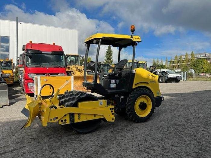 Bomag BW 124 PDH-5 - Talajművelő gep: 1 kép. Bomag BW 124 PDH-5 - Talajművelő gep: 1 kép.