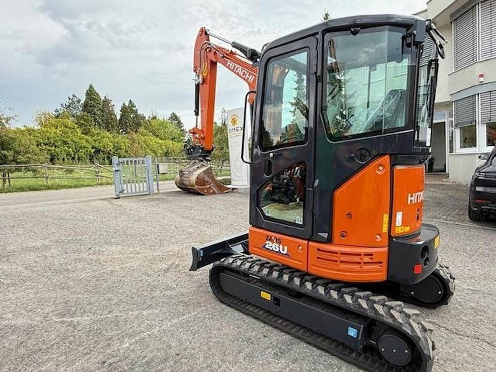 Hitachi ZX26 U-6 - Minikotró: 2 kép. Hitachi ZX26 U-6 - Minikotró: 2 kép.