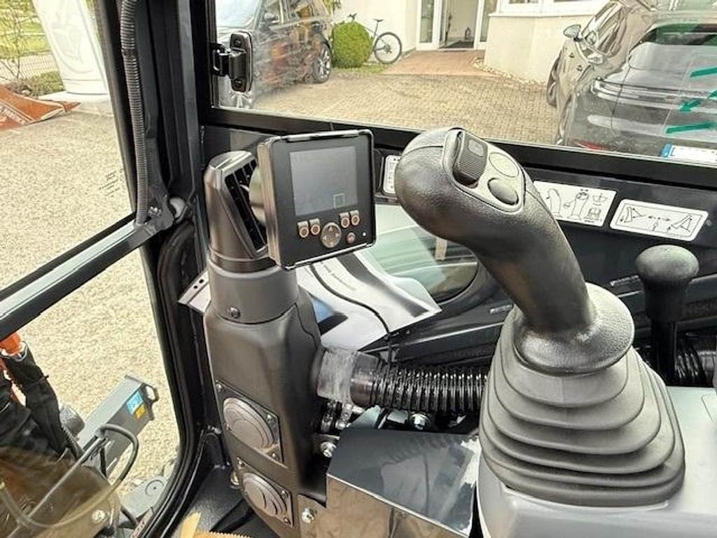 Hitachi ZX26 U-6 - Minikotró: 5 kép. Hitachi ZX26 U-6 - Minikotró: 5 kép.