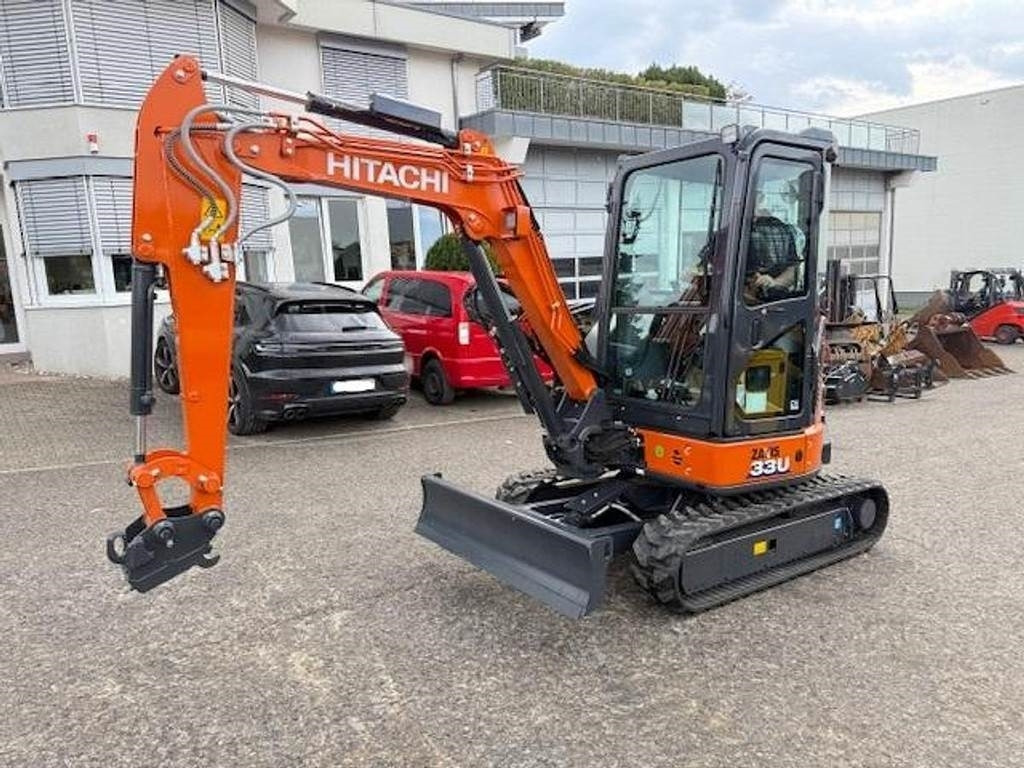 Hitachi ZX33U-6 - Minikotró: 3 kép. Hitachi ZX33U-6 - Minikotró: 3 kép.
