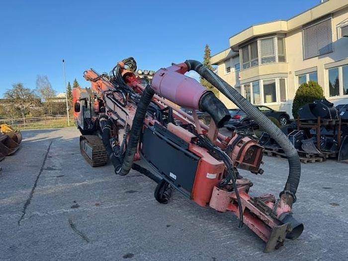Sandvik DP 1100 - Fúrógép: 3 kép. Sandvik DP 1100 - Fúrógép: 3 kép.