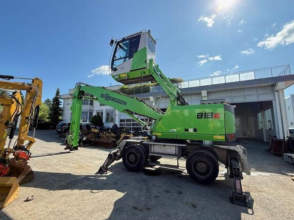 Sennebogen 818 E - Hulladék kotró: 1 kép. Sennebogen 818 E - Hulladék kotró: 1 kép.