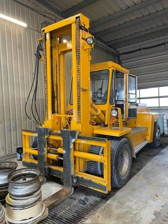 Svetruck 16120-38 - Villás targonca: 1 kép. Svetruck 16120-38 - Villás targonca: 1 kép.