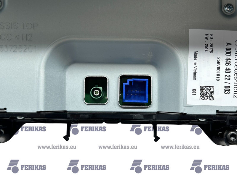 Mercedes-Benz multimedia, radio unit - Alkatrész: 4 kép. Mercedes-Benz multimedia, radio unit - Alkatrész: 4 kép.