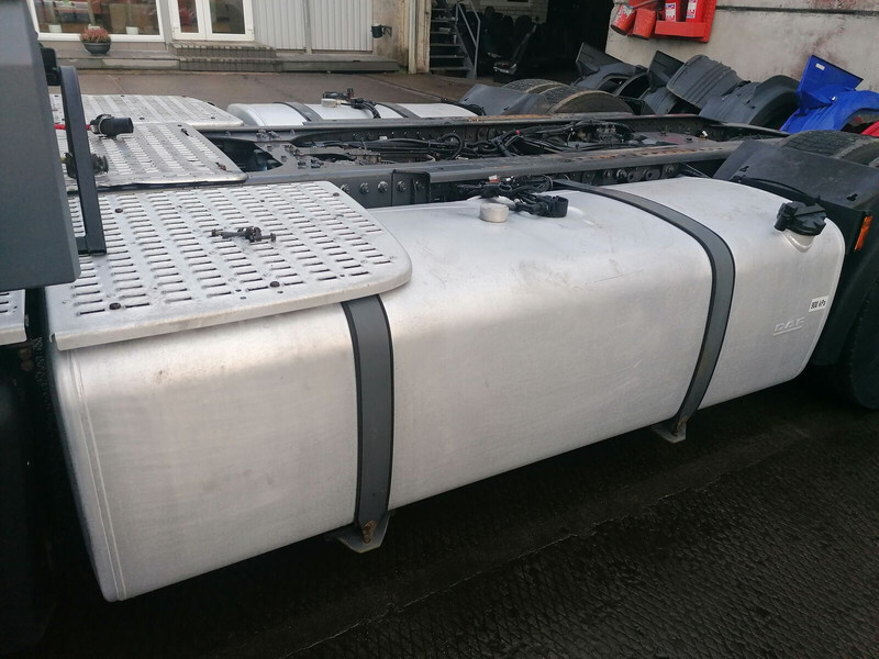 DAF - Üzemanyag tartály - Teherautó: 1 kép. DAF - Üzemanyag tartály - Teherautó: 1 kép.