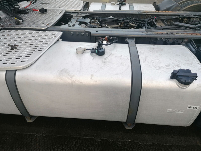 DAF - Üzemanyag tartály - Teherautó: 3 kép. DAF - Üzemanyag tartály - Teherautó: 3 kép.