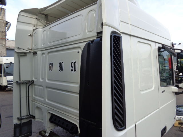 DAF XF 106 - Fülke és belső tér - Teherautó: 4 kép. DAF XF 106 - Fülke és belső tér - Teherautó: 4 kép.