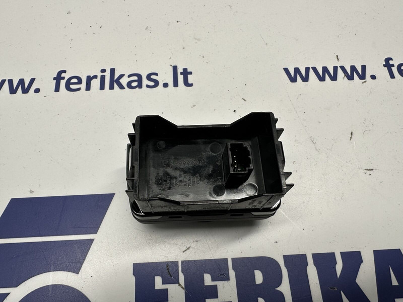 DAF XG, XF - Műszerfal - Teherautó: 2 kép. DAF XG, XF - Műszerfal - Teherautó: 2 kép.
