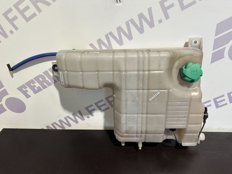 DAF expansion tank - Tágulási tartály - Teherautó: 1 kép. DAF expansion tank - Tágulási tartály - Teherautó: 1 kép.