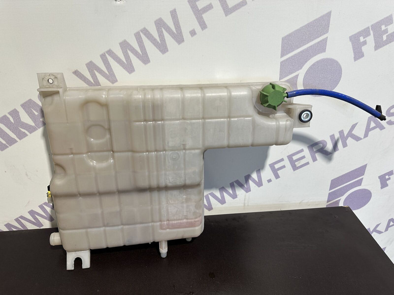 DAF expansion tank - Tágulási tartály - Teherautó: 3 kép. DAF expansion tank - Tágulási tartály - Teherautó: 3 kép.