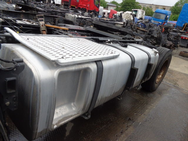 DAF with brackets - Üzemanyag tartály - Teherautó: 1 kép. DAF with brackets - Üzemanyag tartály - Teherautó: 1 kép.