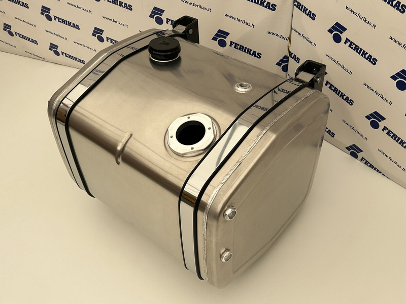 Hydraulic aluminum oil tank 250L - Hidraulikus tartály - Teherautó: 3 kép. Hydraulic aluminum oil tank 250L - Hidraulikus tartály - Teherautó: 3 kép.