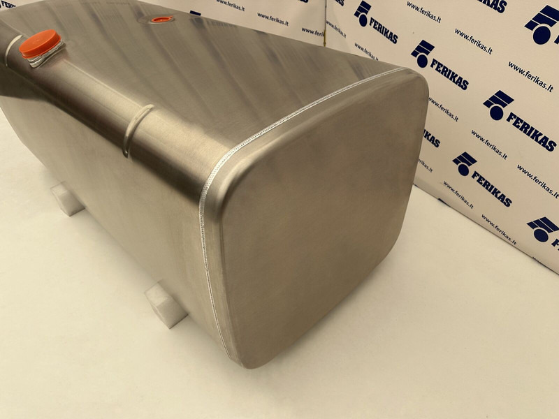 MAN New aluminum fuel tank 600L - Üzemanyag tartály - Teherautó: 2 kép. MAN New aluminum fuel tank 600L - Üzemanyag tartály - Teherautó: 2 kép.