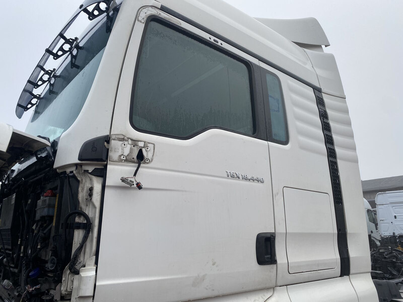 MAN TGX - Ajtó és alkatrészek - Teherautó: 1 kép. MAN TGX - Ajtó és alkatrészek - Teherautó: 1 kép.