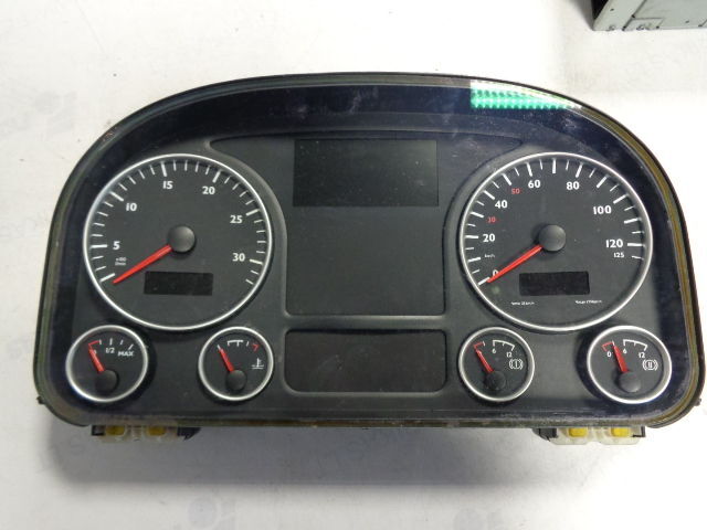 MAN (WORLDWIDE DELIVERY ) - Műszerfal - Teherautó: 1 kép. MAN (WORLDWIDE DELIVERY ) - Műszerfal - Teherautó: 1 kép.