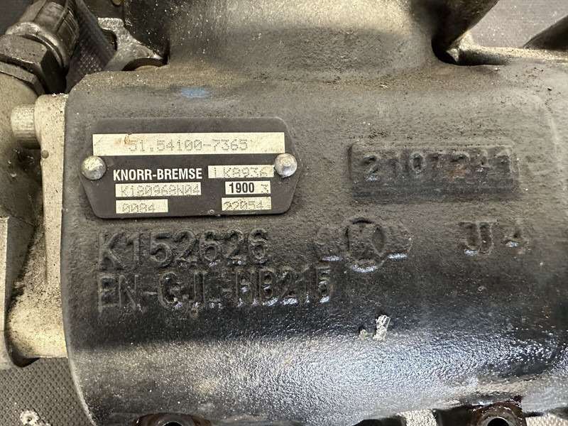 MAN air compressor with hydraulic steering pump - Szervószivattyú - Teherautó: 3 kép. MAN air compressor with hydraulic steering pump - Szervószivattyú - Teherautó: 3 kép.