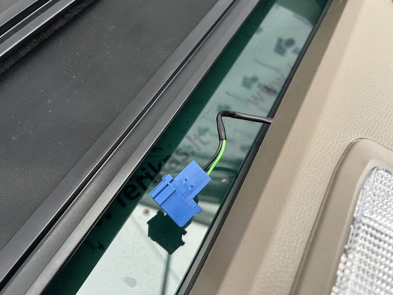 MAN sunroof, roof hatch - Karosszéria és külső - Teherautó: 4 kép. MAN sunroof, roof hatch - Karosszéria és külső - Teherautó: 4 kép.