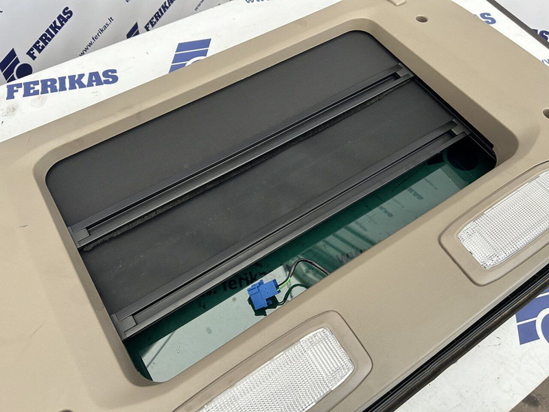 MAN sunroof, roof hatch - Karosszéria és külső - Teherautó: 3 kép. MAN sunroof, roof hatch - Karosszéria és külső - Teherautó: 3 kép.