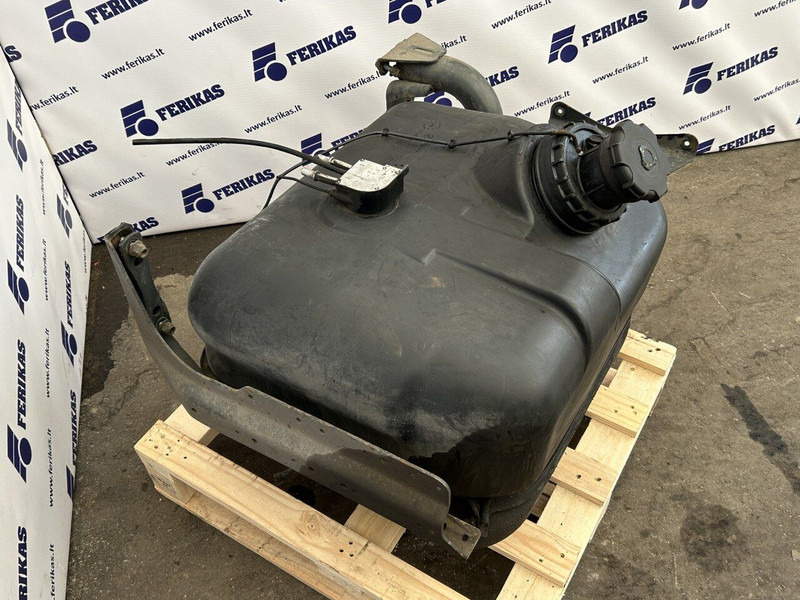 Mercedes-Benz 120l - Üzemanyag tartály - Teherautó: 2 kép. Mercedes-Benz 120l - Üzemanyag tartály - Teherautó: 2 kép.
