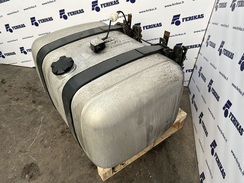 Mercedes-Benz 290L 565x650x950 - Üzemanyag tartály - Teherautó: 2 kép. Mercedes-Benz 290L 565x650x950 - Üzemanyag tartály - Teherautó: 2 kép.