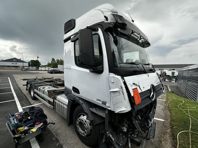 Mercedes-Benz Actros F MP5 - Cserefelépítményes teherautó: 1 kép. Mercedes-Benz Actros F MP5 - Cserefelépítményes teherautó: 1 kép.