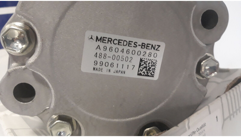 Mercedes-Benz Actros - Szervószivattyú - Teherautó: 4 kép. Mercedes-Benz Actros - Szervószivattyú - Teherautó: 4 kép.