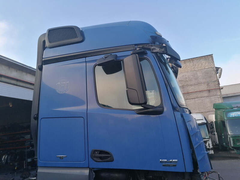 Mercedes-Benz Actros MP4 - Fülke és belső tér - Teherautó: 4 kép. Mercedes-Benz Actros MP4 - Fülke és belső tér - Teherautó: 4 kép.