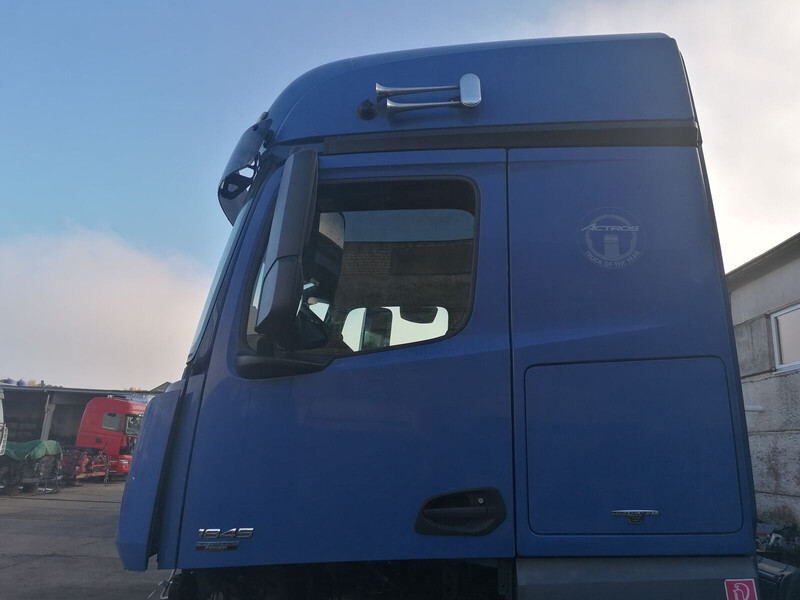Mercedes-Benz Actros MP4 - Fülke és belső tér - Teherautó: 5 kép. Mercedes-Benz Actros MP4 - Fülke és belső tér - Teherautó: 5 kép.