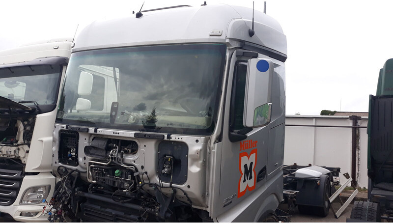 Mercedes-Benz Actros MP4 - Fülke és belső tér - Teherautó: 1 kép. Mercedes-Benz Actros MP4 - Fülke és belső tér - Teherautó: 1 kép.