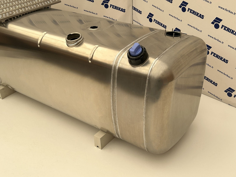 Mercedes-Benz Fuel tank 720L + 75L AdBlue - Üzemanyag tartály - Teherautó: 3 kép. Mercedes-Benz Fuel tank 720L + 75L AdBlue - Üzemanyag tartály - Teherautó: 3 kép.