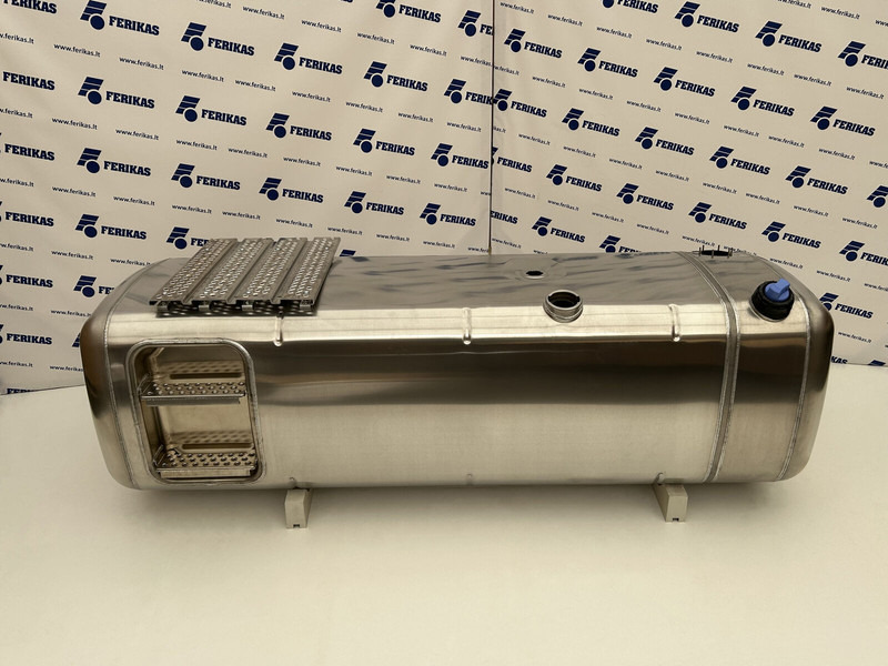 Mercedes-Benz Fuel tank 880L + 90L AdBlue - Üzemanyag tartály - Teherautó: 1 kép. Mercedes-Benz Fuel tank 880L + 90L AdBlue - Üzemanyag tartály - Teherautó: 1 kép.