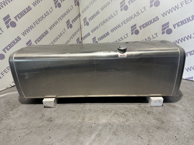 Mercedes-Benz - Üzemanyag tartály - Teherautó: 1 kép. Mercedes-Benz - Üzemanyag tartály - Teherautó: 1 kép.