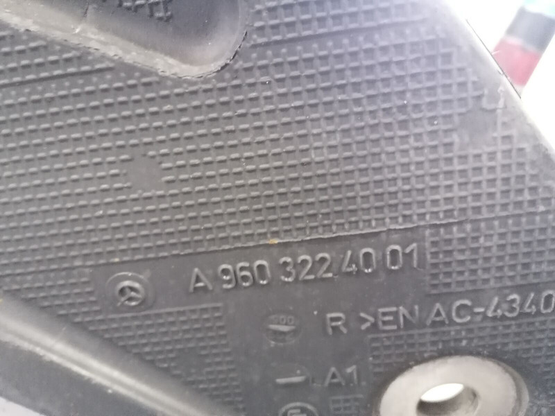 Mercedes-Benz - Felfüggesztés - Teherautó: 3 kép. Mercedes-Benz - Felfüggesztés - Teherautó: 3 kép.