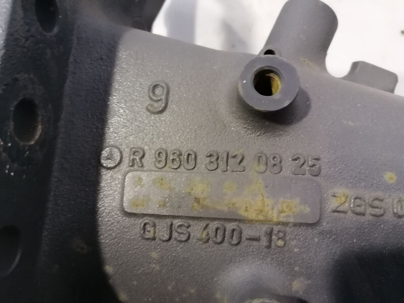 Mercedes-Benz - Karosszéria és külső - Teherautó: 3 kép. Mercedes-Benz - Karosszéria és külső - Teherautó: 3 kép.